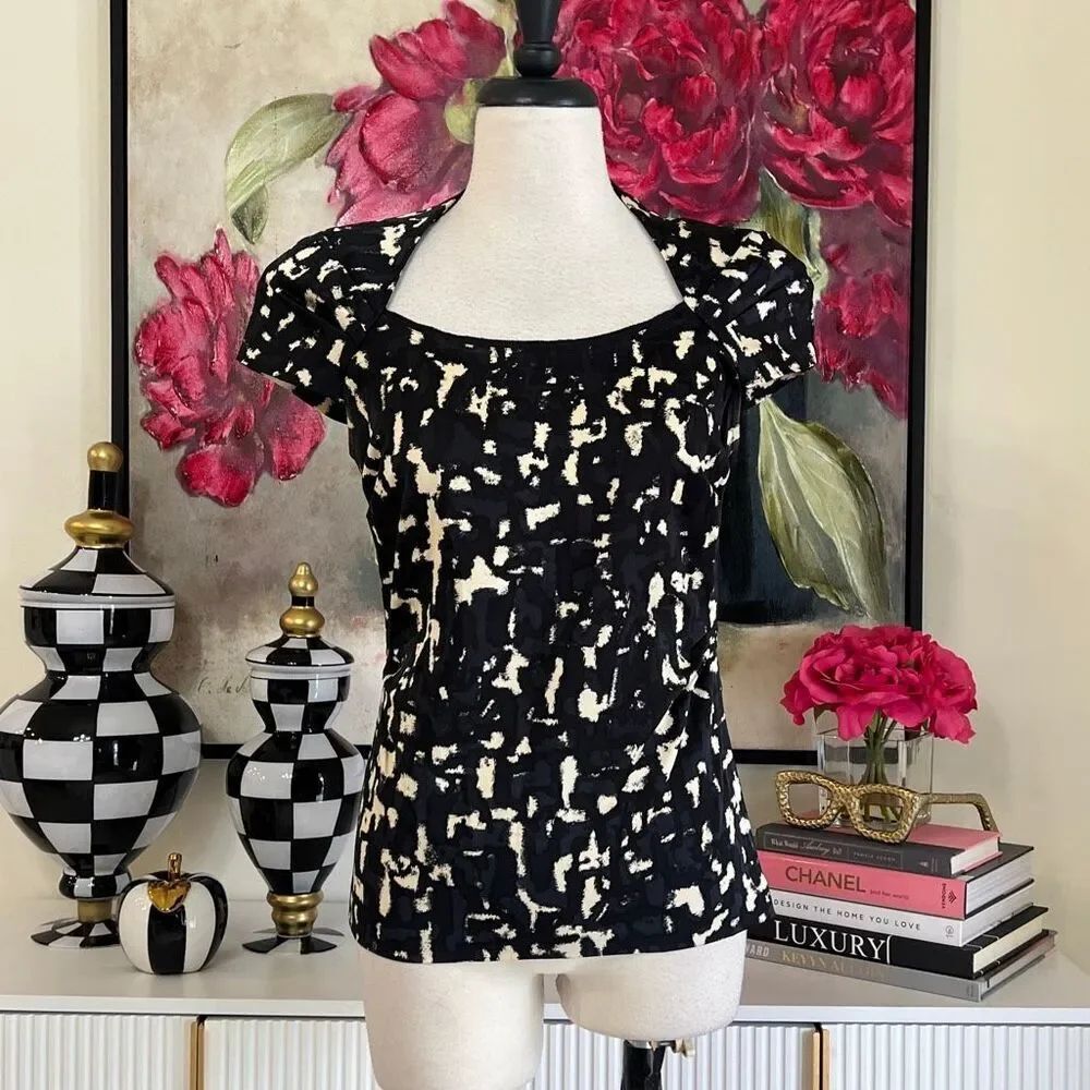 Ann Taylor Women's Abstract Print Cap Sleeve Ruched Blouse Top Black Cream Sz 4